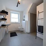 Moderne Kuestenbutze In Nordseenaehe *